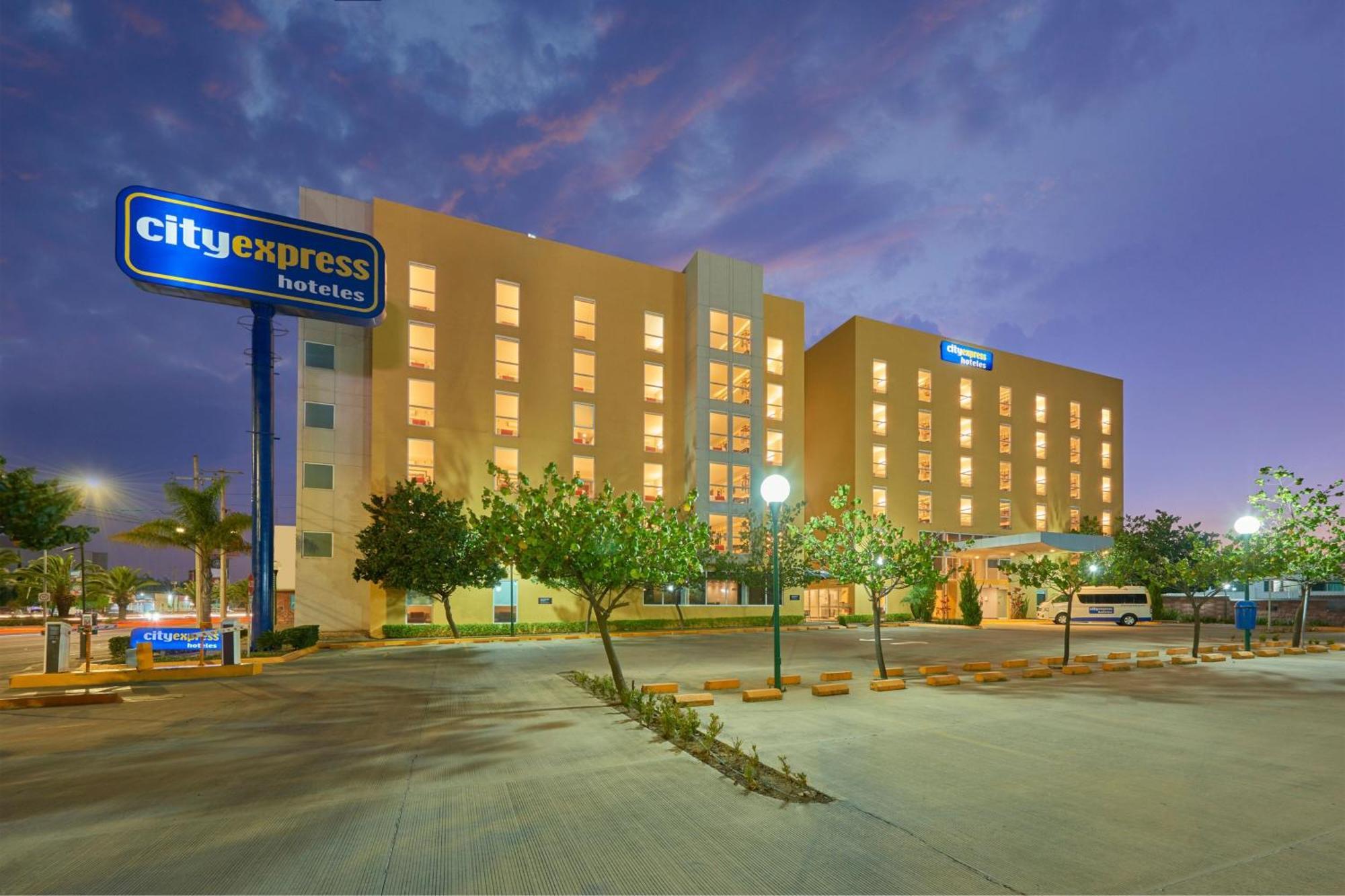 City Express By Marriott Irapuato Norte Екстер'єр фото